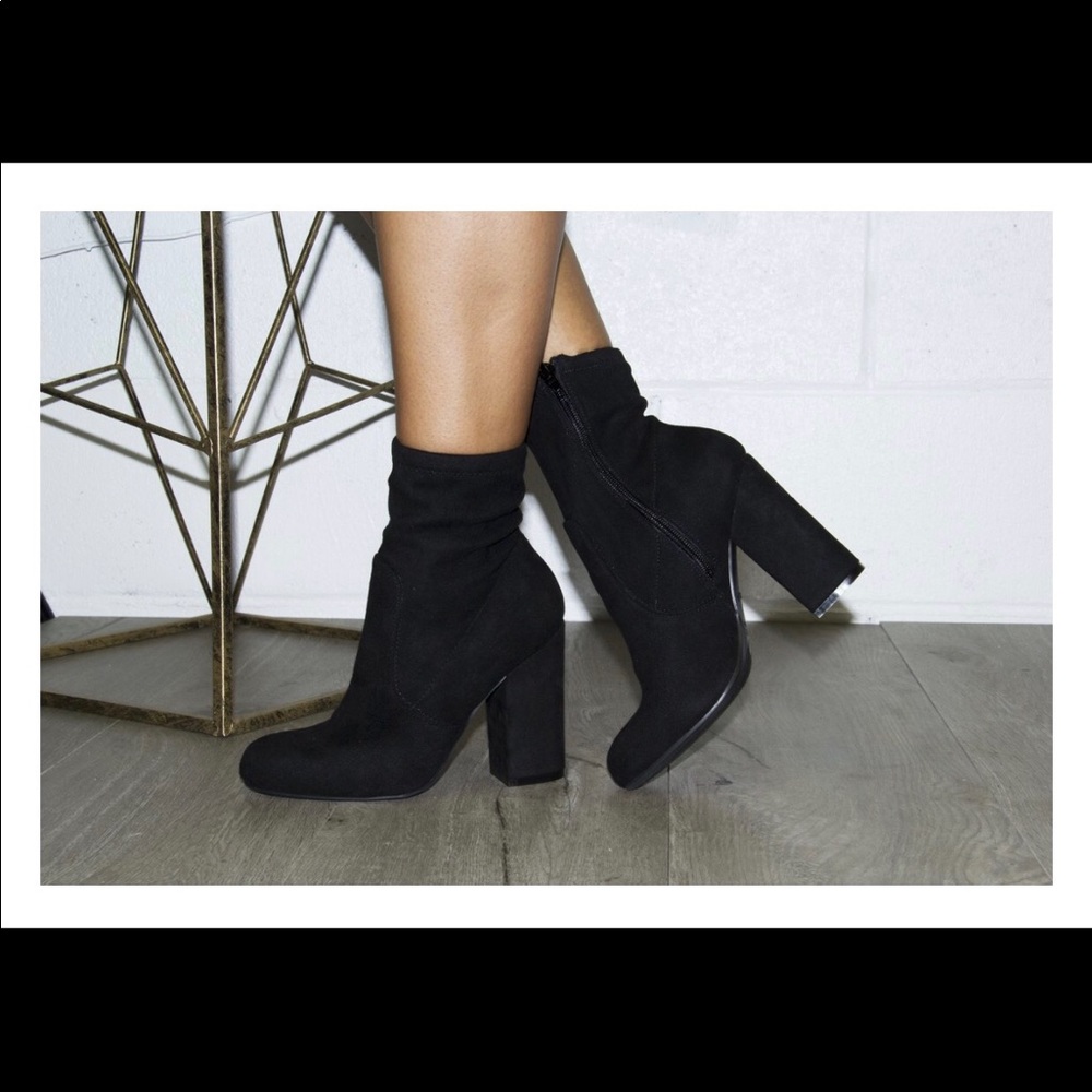 RESTOCK 🚨 ALERT- Black faux suede ankle booties