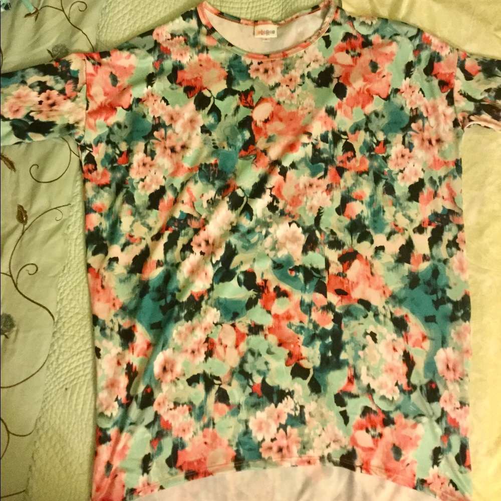 🌸NWOT - LulaRoe Irma Size Small 🌸