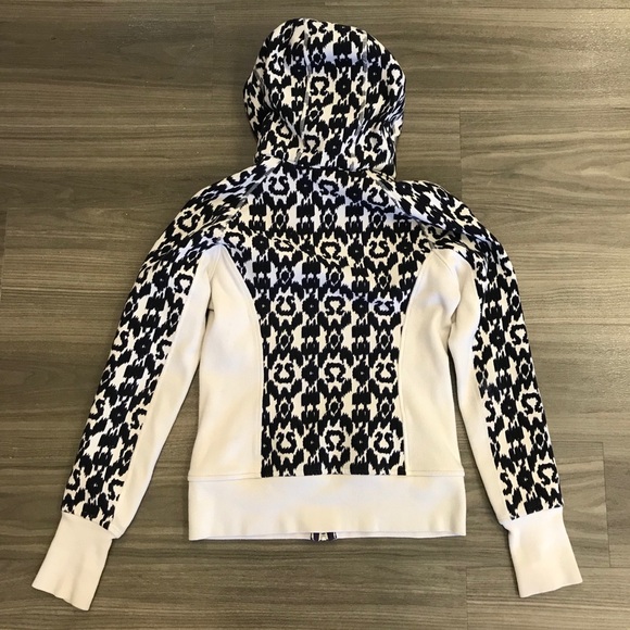Lululemon Scuba Hoodie - Picture 2 of 5