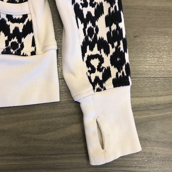 Lululemon Scuba Hoodie - Picture 3 of 5