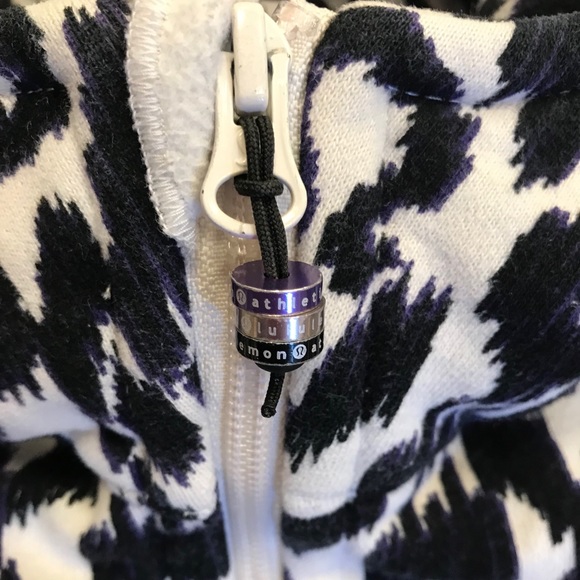 Lululemon Scuba Hoodie - Picture 4 of 5