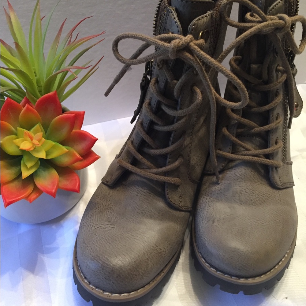 White Mountain Grey Boots