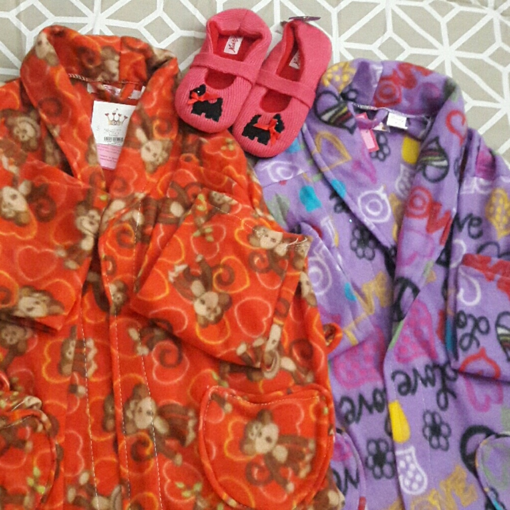 2 robes  size 7/8 and a pair of slippers size S/M