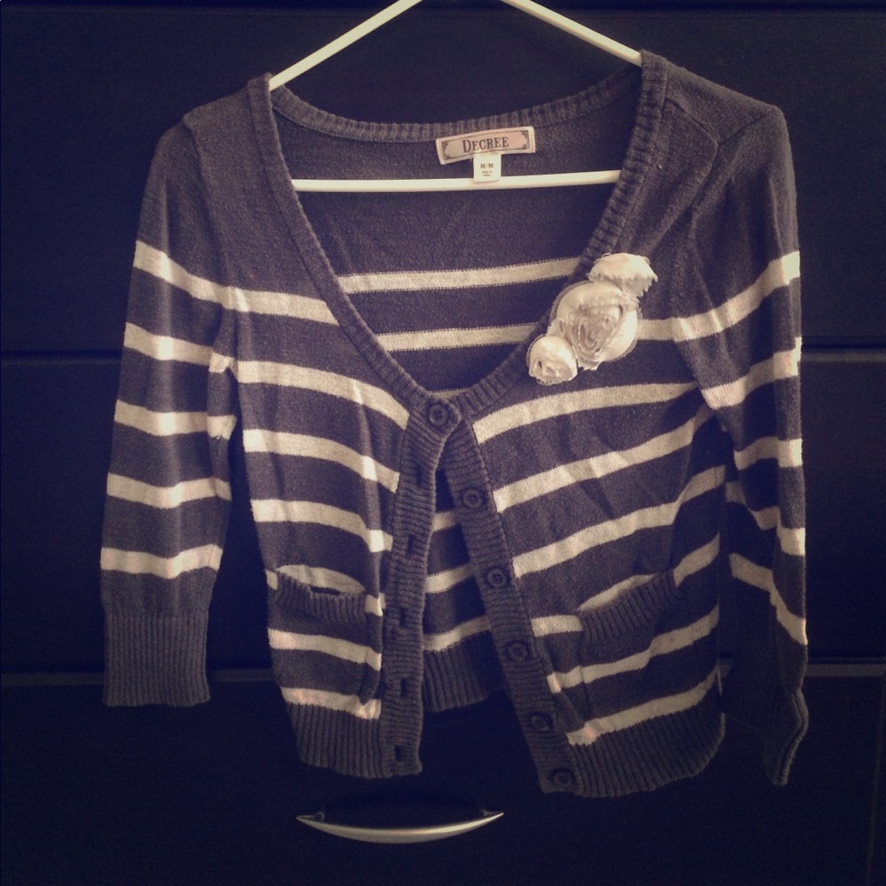 Striped quarter sleeve cropped cardigan