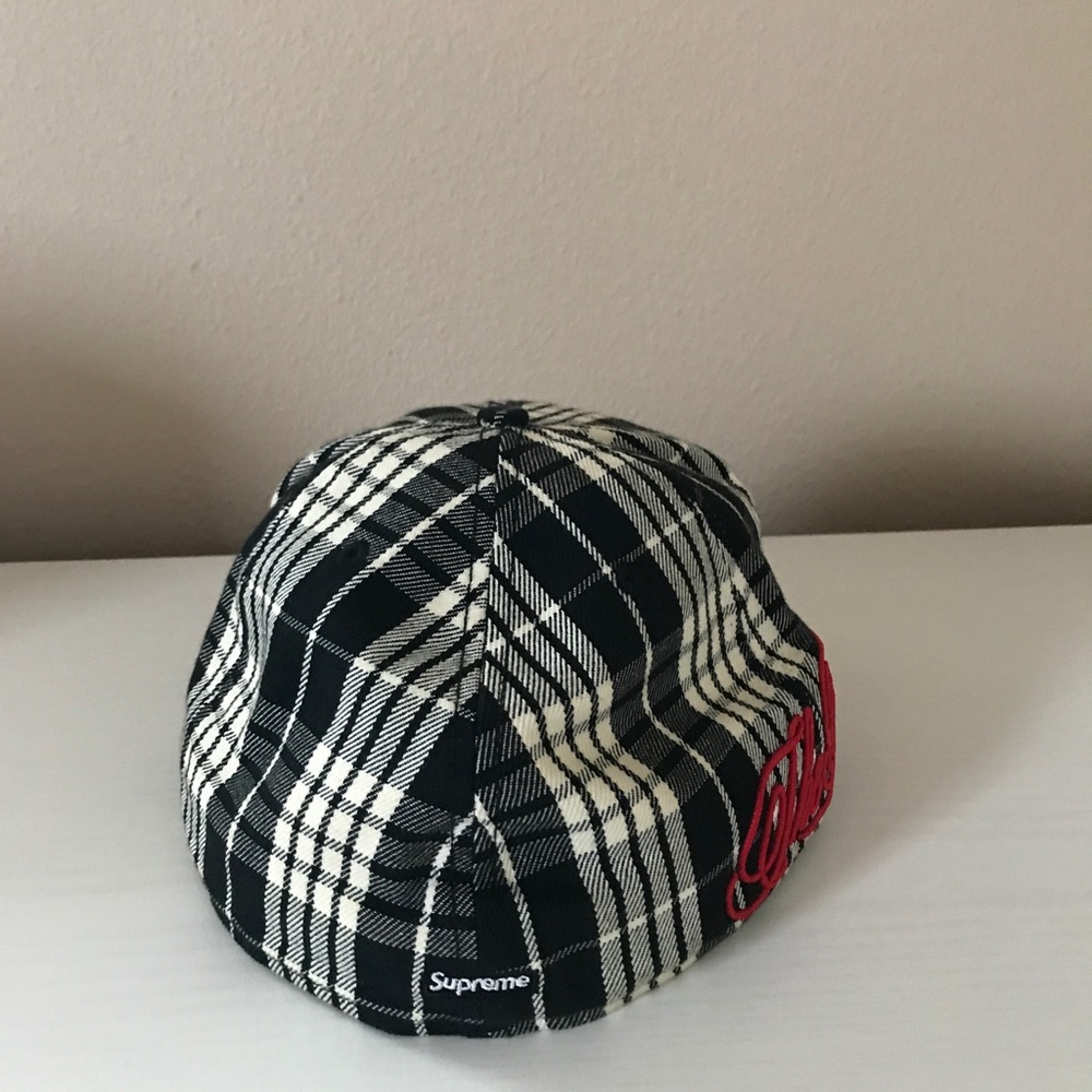 Supreme hat - Picture 3 of 4