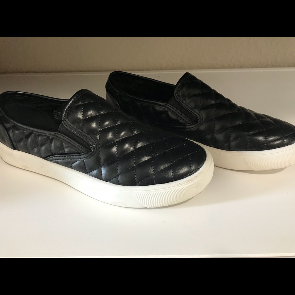 Form + Focus black shoes. Size 6.