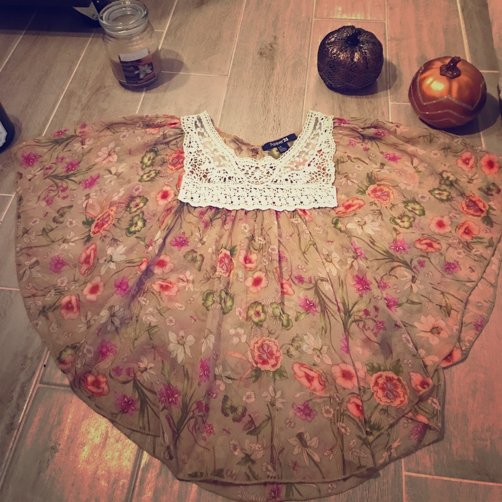 Forever21 | L | Floral & Crochet Flowey Top