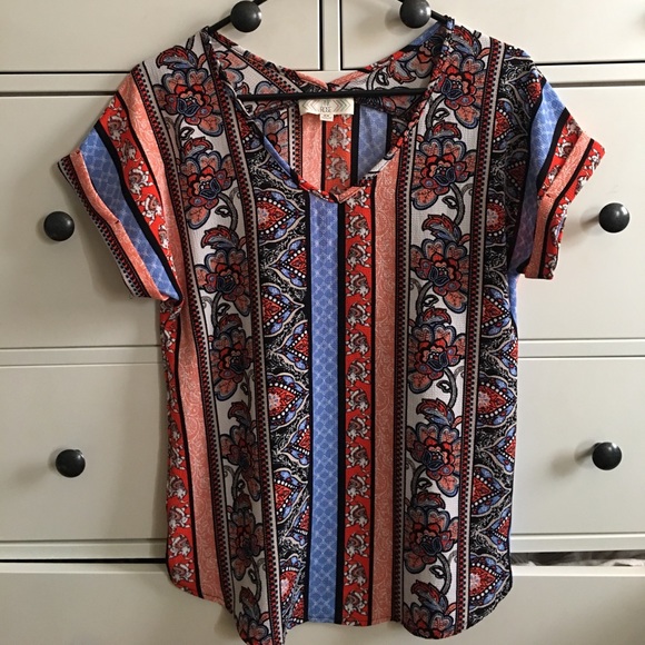Small pattern top - Picture 1 of 3