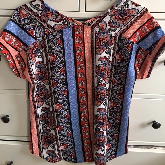 Small pattern top - Picture 2 of 3