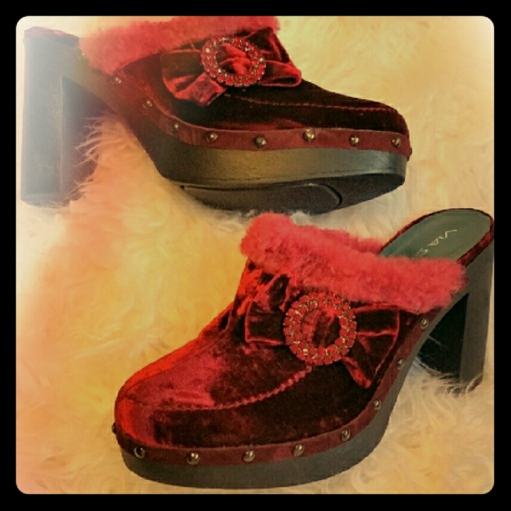 Deep red velvet clog Via Spiga