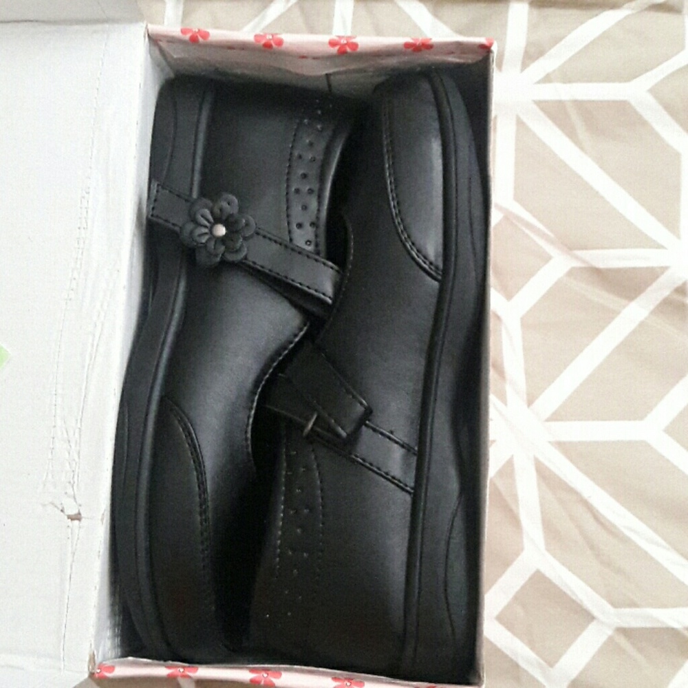 Girls black shoe size 4