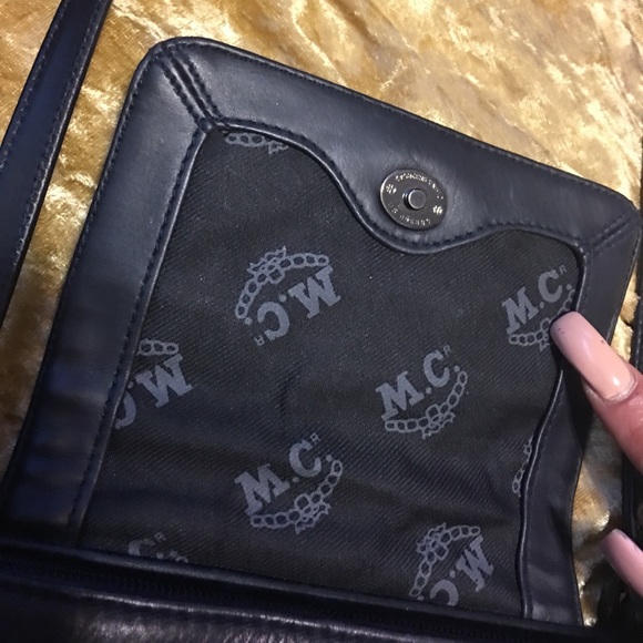 😍2/$29 M.C. Marc Chantal purse black - Picture 2 of 8