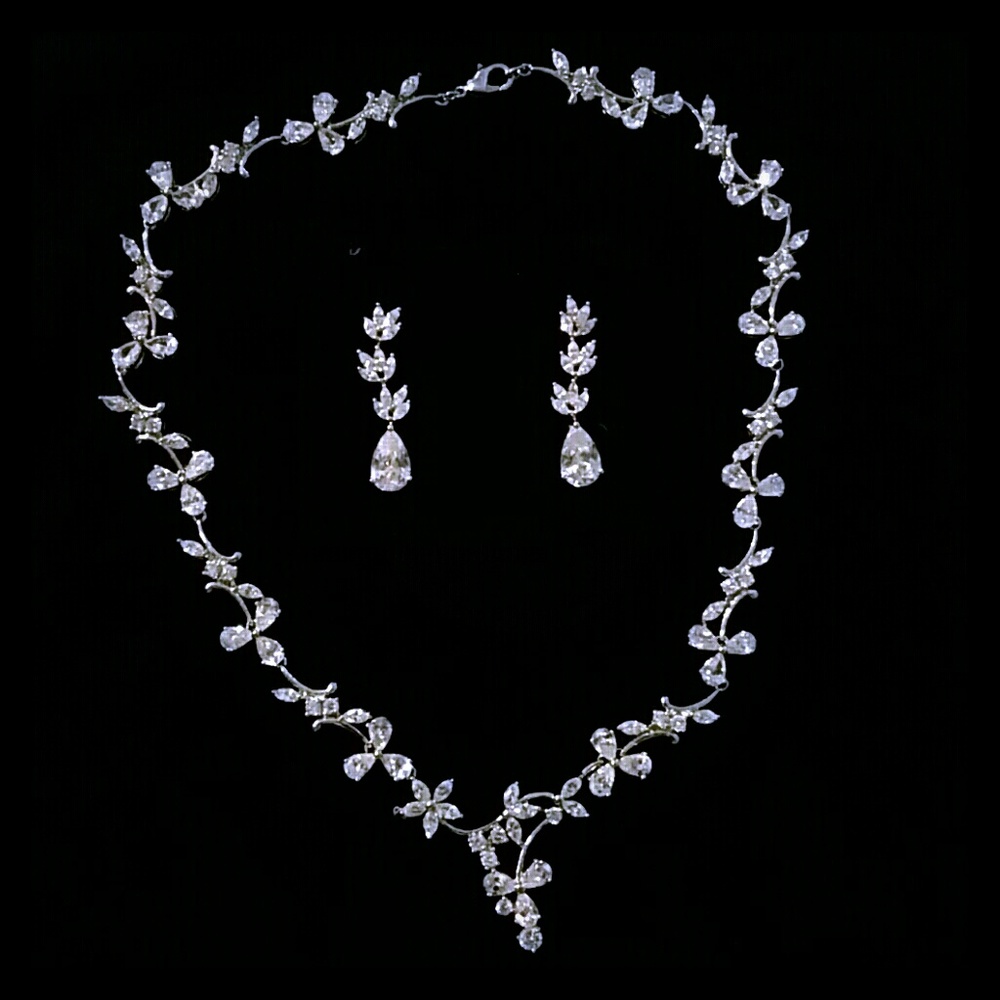 Exquisite Bridal Set. Matches Bridal Headpiece.