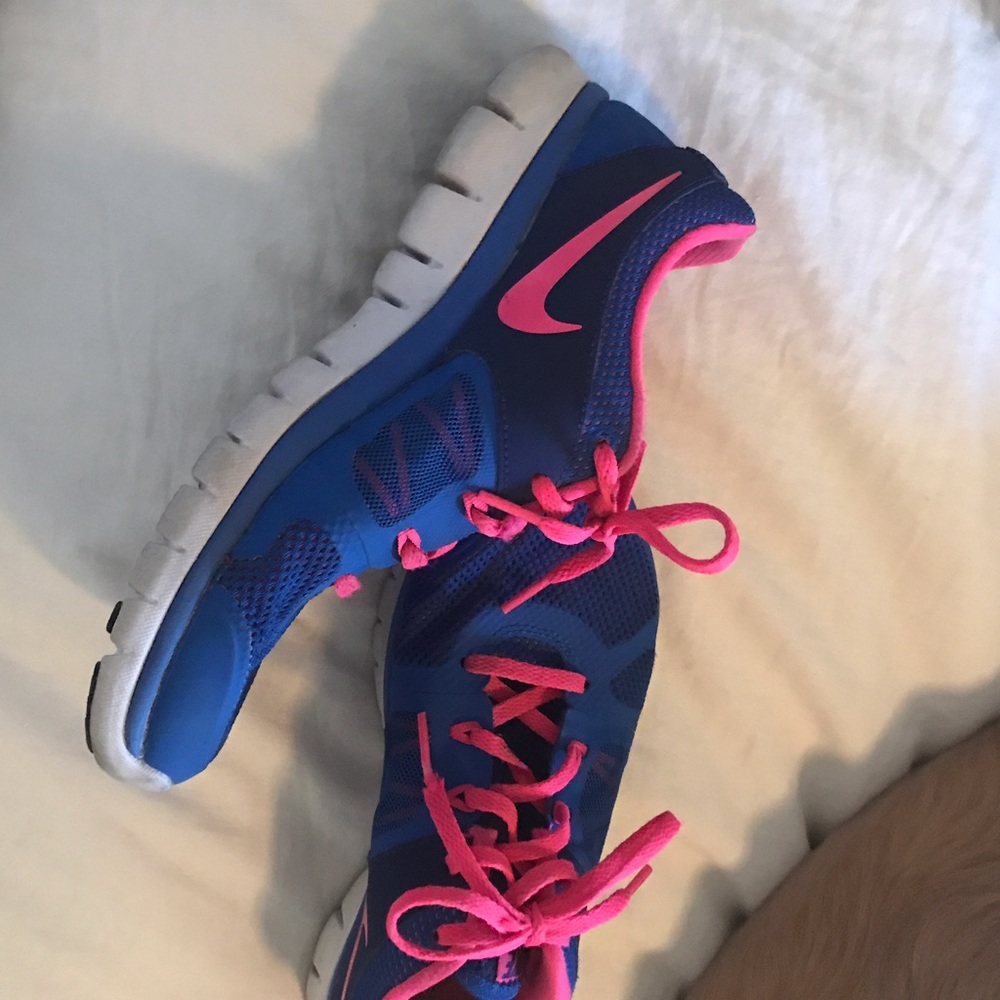 Nike women's tennis shoes