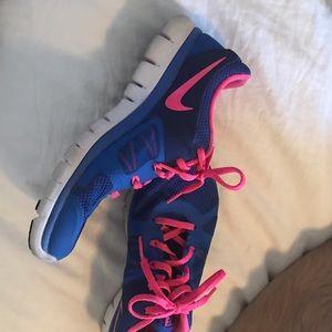 Nike women's tennis shoes