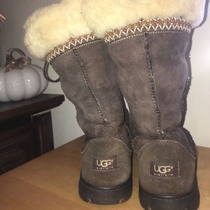Ugg Tasman braid brown sheepskin boots size 9