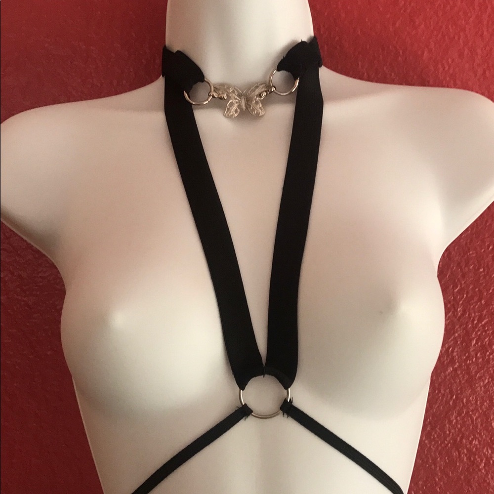 Harness with a Butterfly Choker