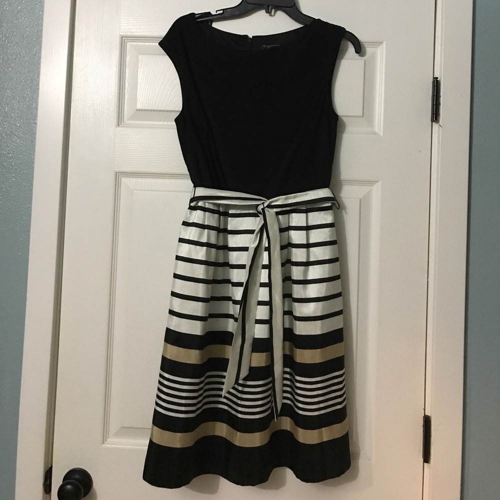 Darling Dress size 10 Dressbarn striped skirt