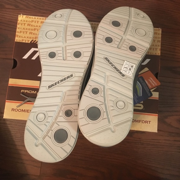 Skechers Relaxed Fit Shoes - Picture 4 of 5