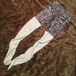 Alo Yoga Goddess leggings size medium