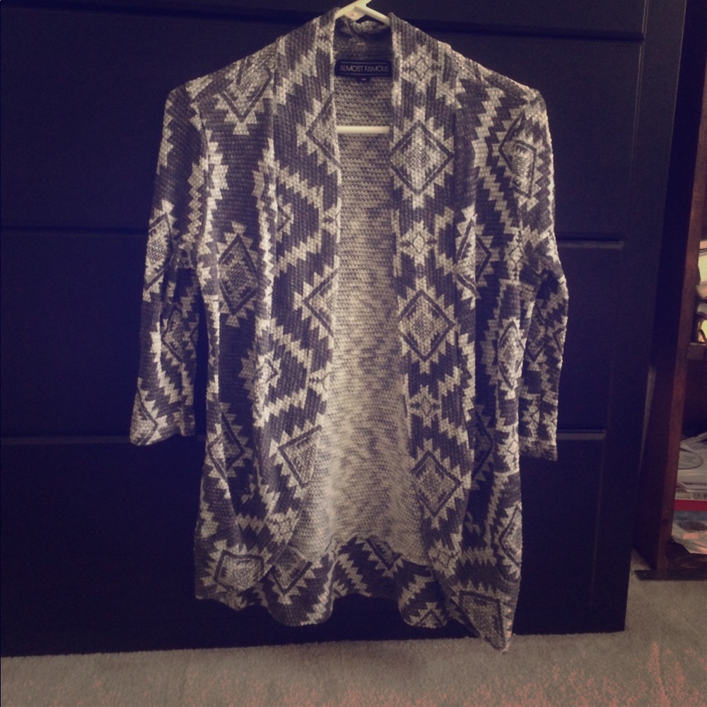 Tribal/Aztec quarter sleeve open cardigan