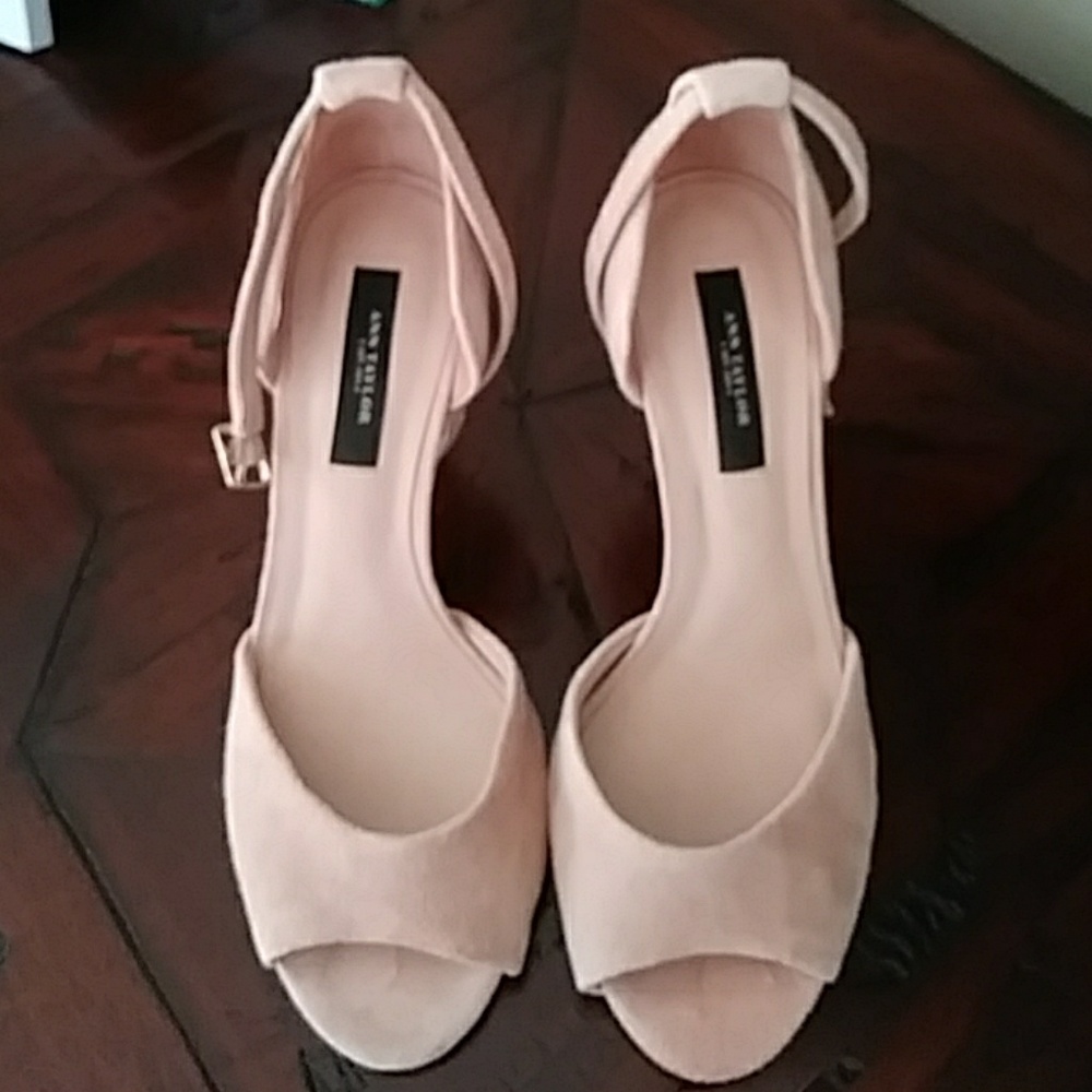 Ann Taylor heel