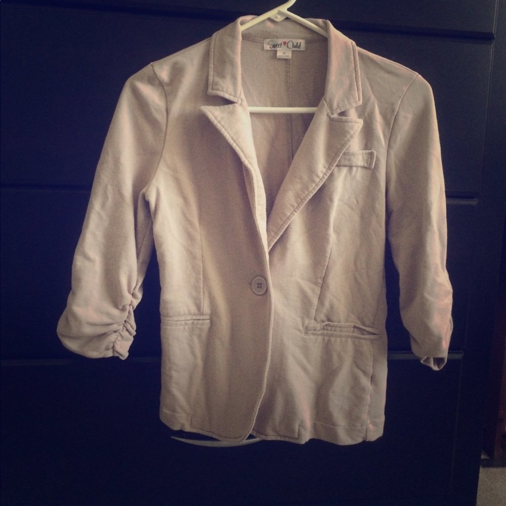 Quarter sleeve button blazer