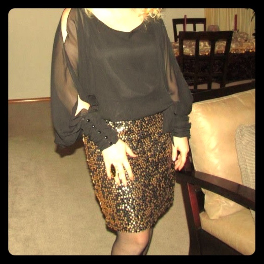 Very cute party dress.