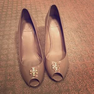 Tory Burch Wedge size 7.5