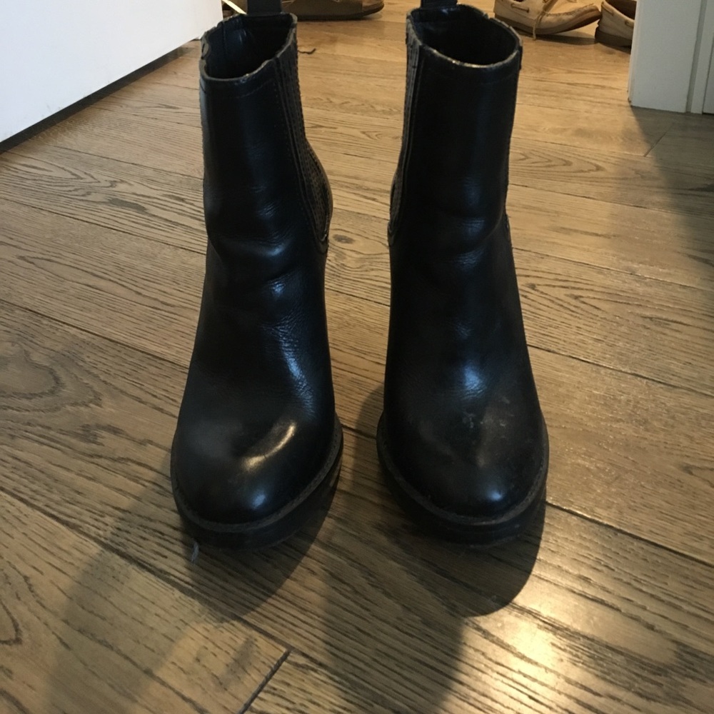 Tory burch leather black booties