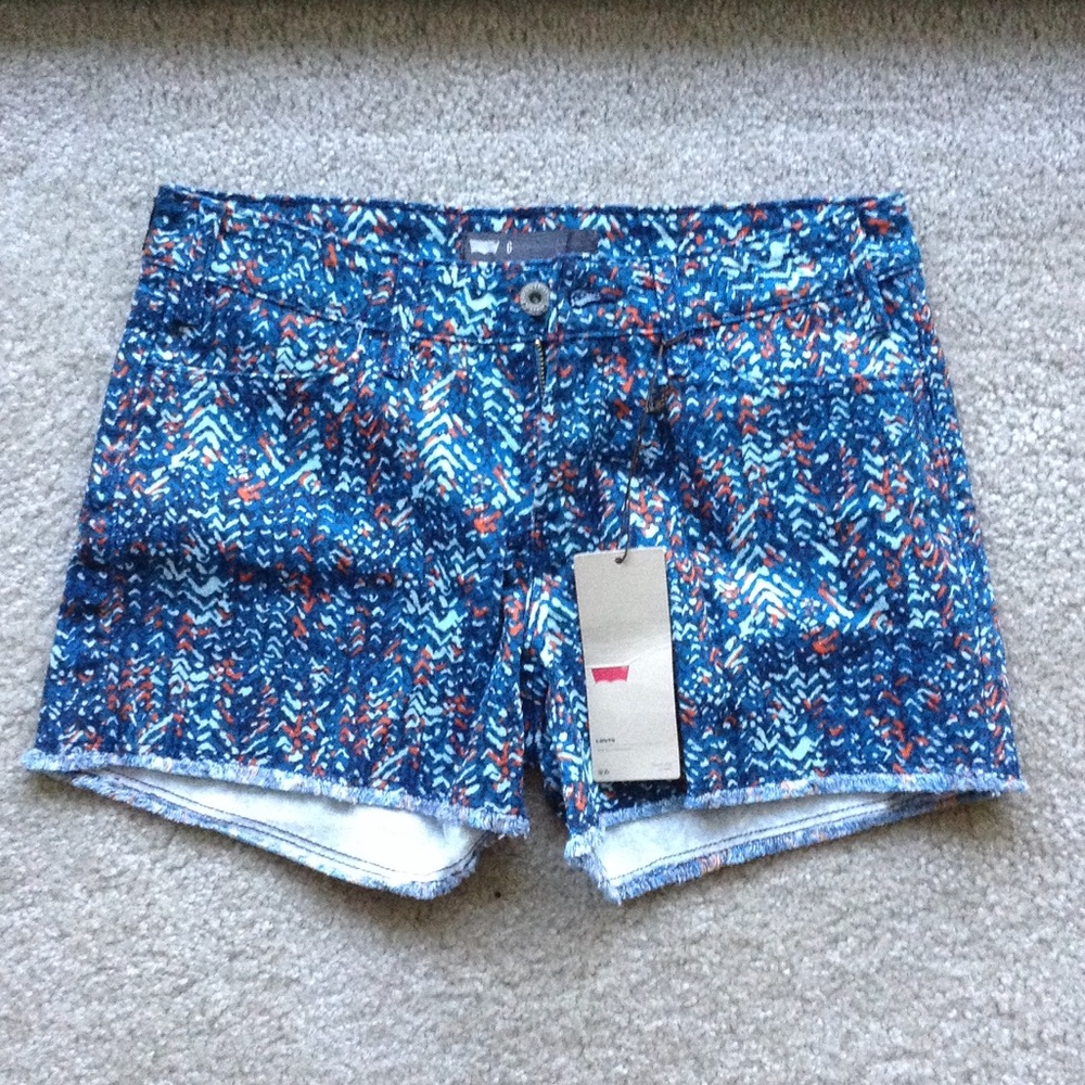 NWT Levi's printed cutoff shorts