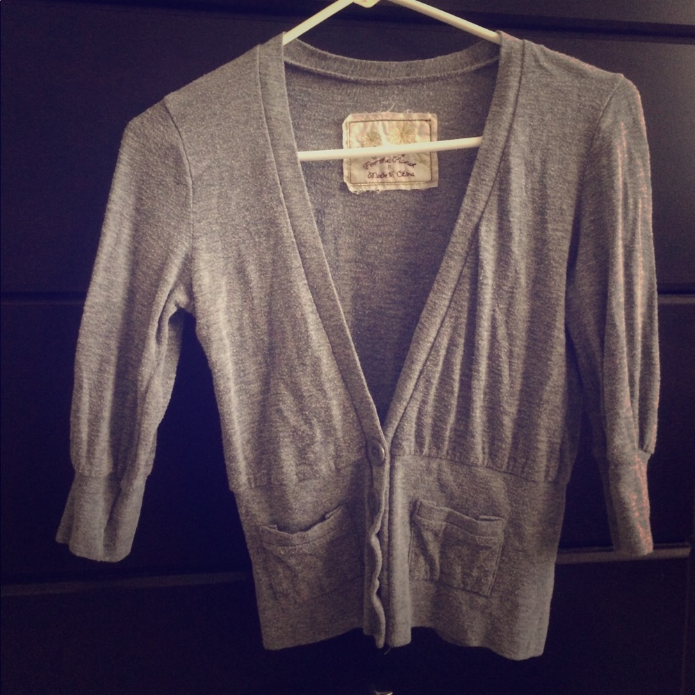 Quarter sleeve button crop cardigan