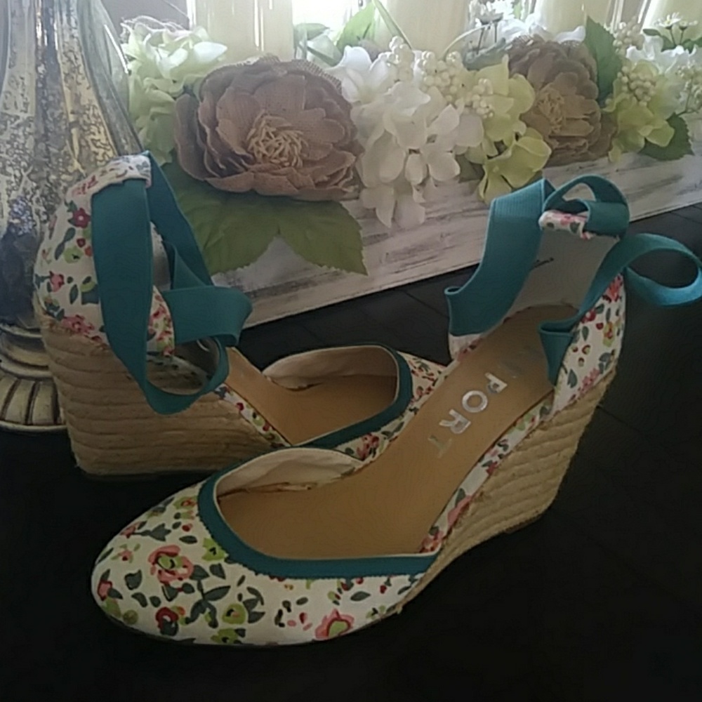 Women's wedge used once