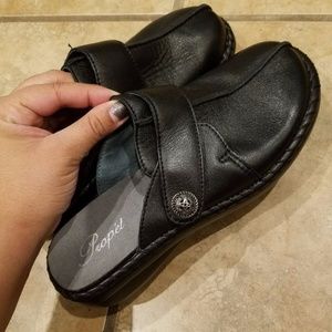 Propet women's easy back slip on shoe sz 6.5