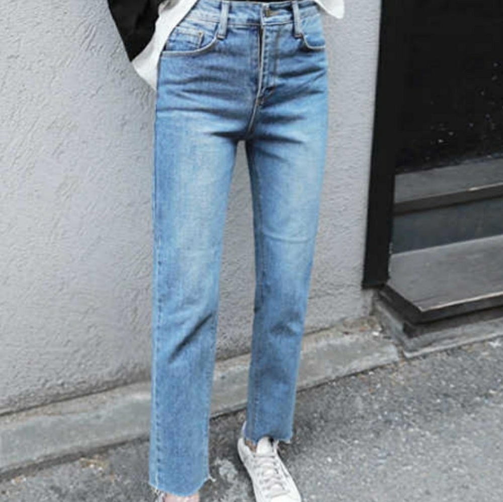 SOLD Straight girlfriend crop slim jean