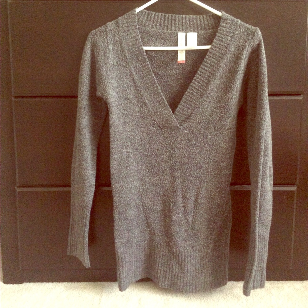 Long sleeve vneck sweater
