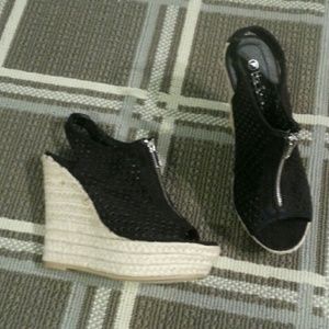 Hot Tomato black wedges (7)
