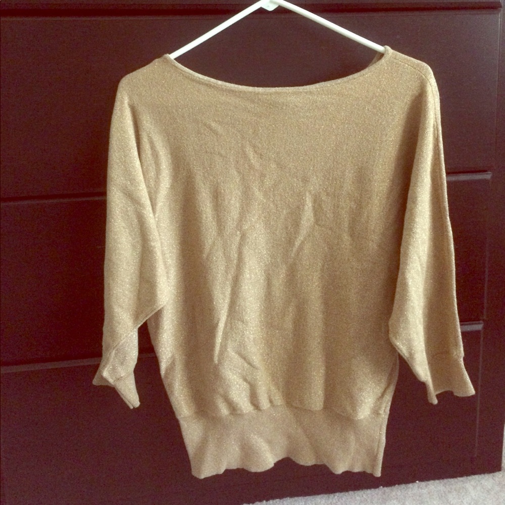 Boat neck metallic gold quarter sleeve sweater
