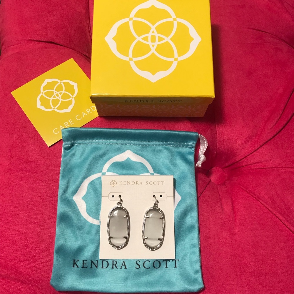 SOLD Kendra Scott silver state Elle’s