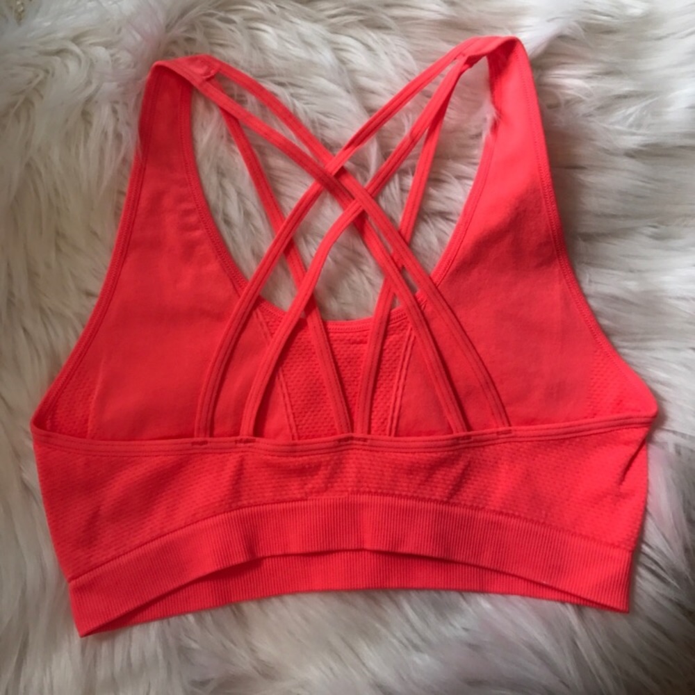 Cross back sports bra