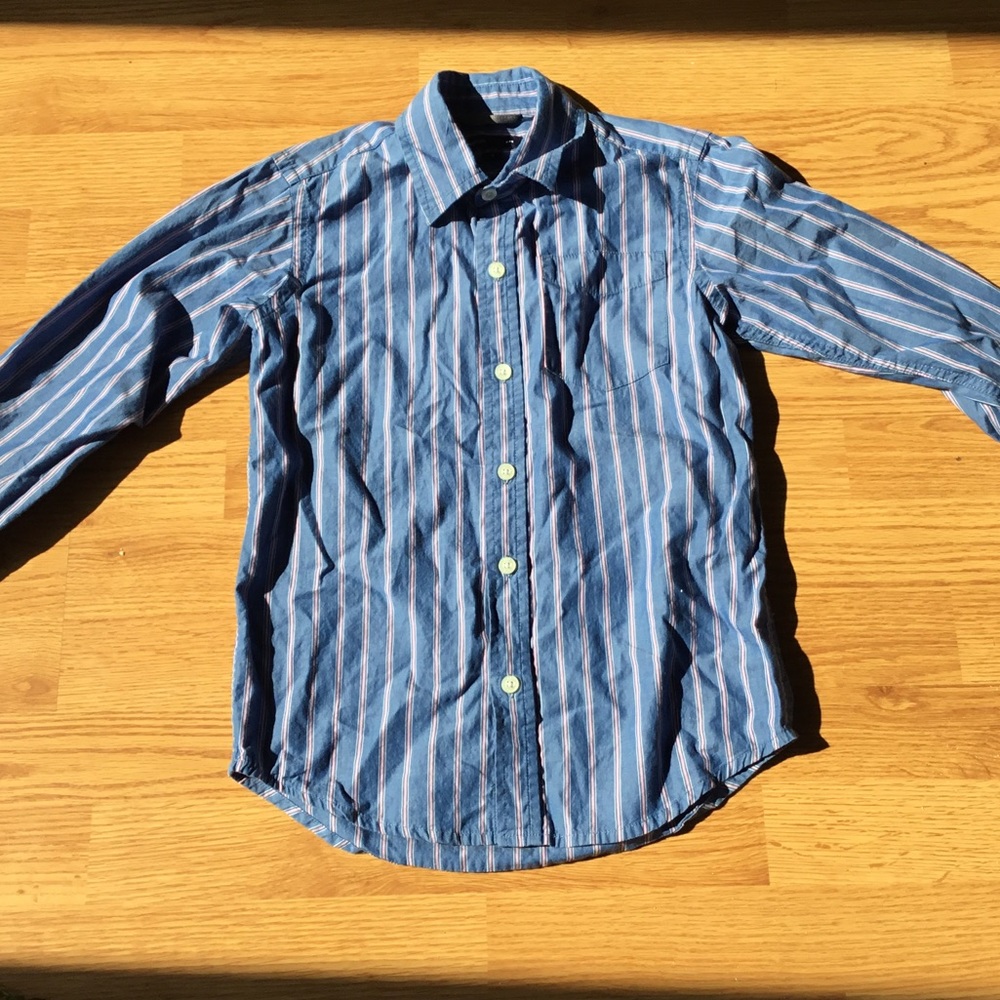 Boys Gap Kids button Down shirt.