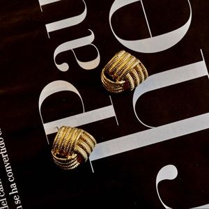 Golden knot earrings