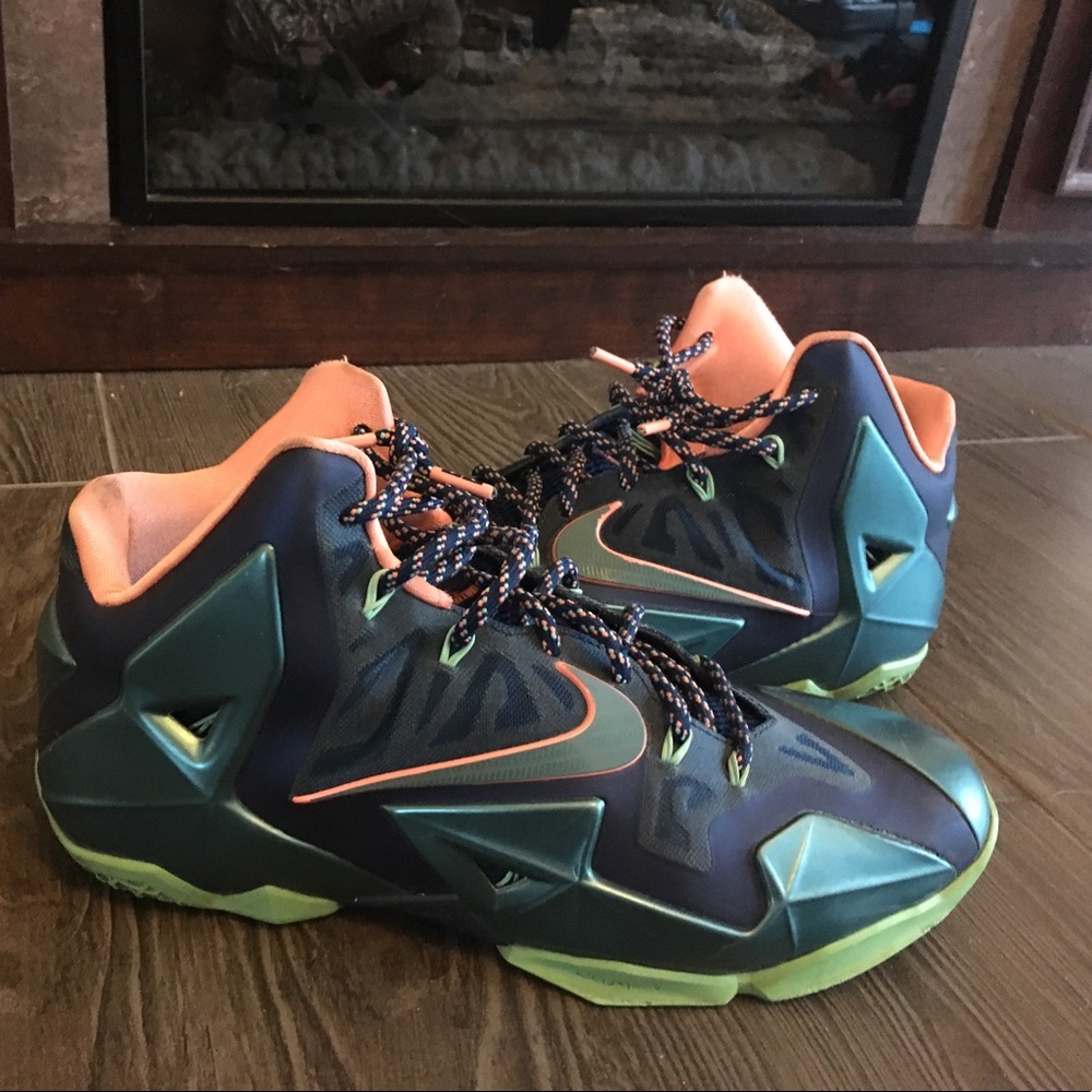 Men’s Nike Lebron 11