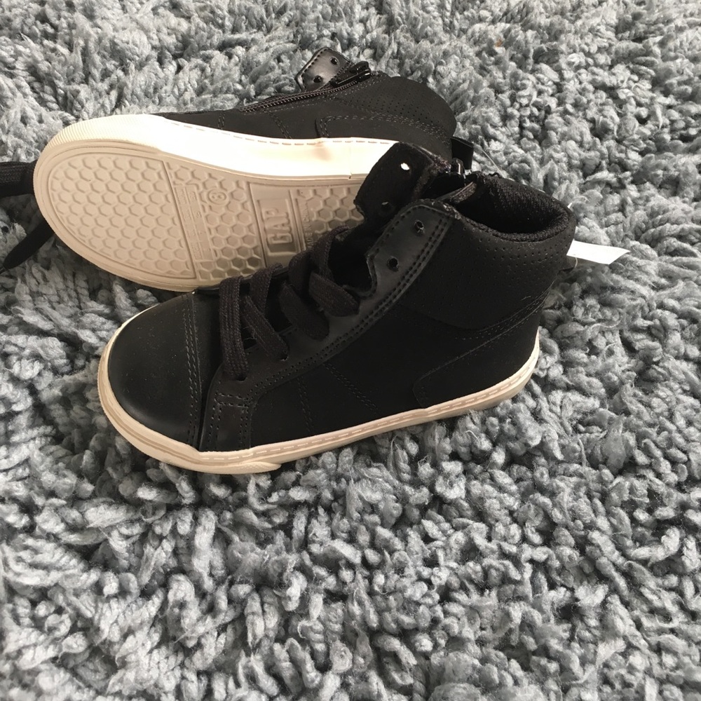 Boys shoes