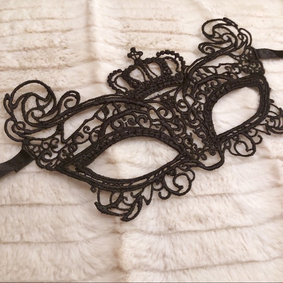 Masquerade Mask - Picture 2 of 5