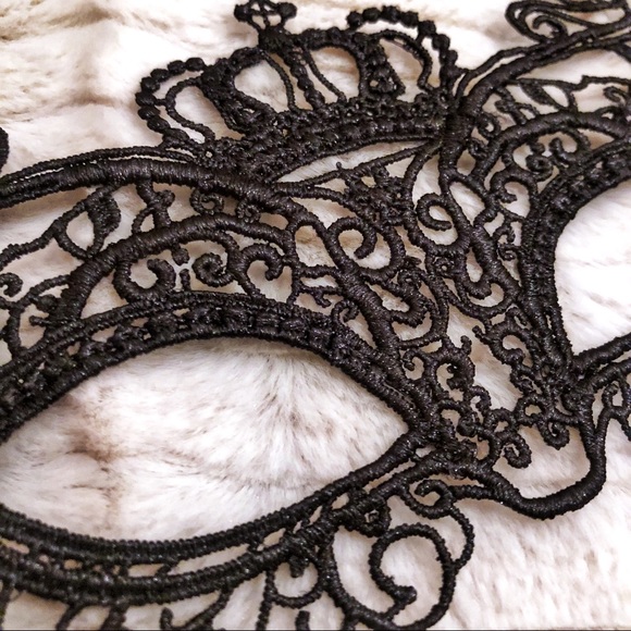 Masquerade Mask - Picture 3 of 5