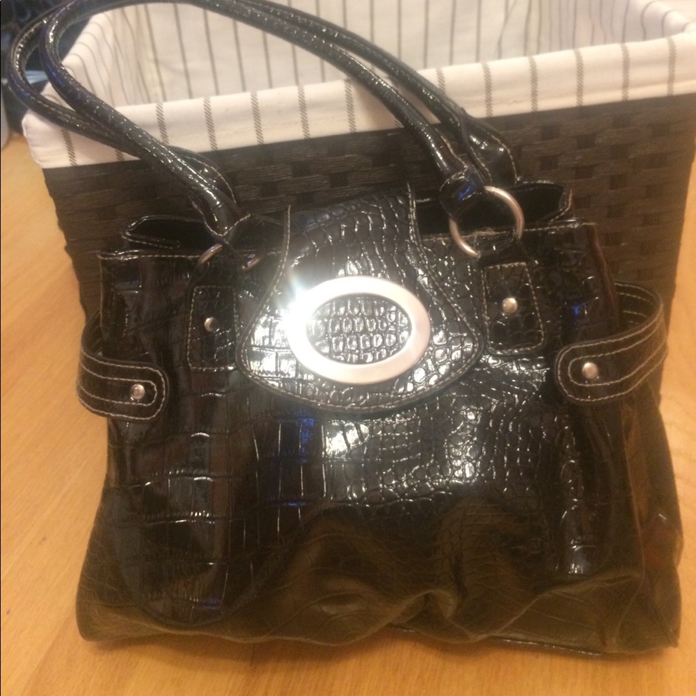 Black shoulder bag
