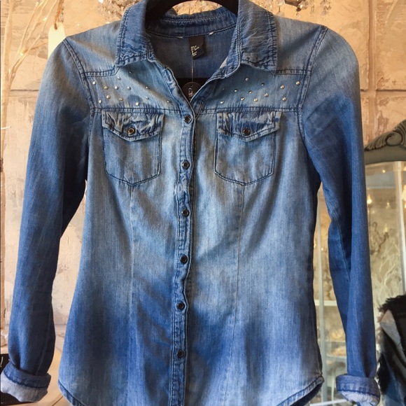 Top - Picture 2 of 2