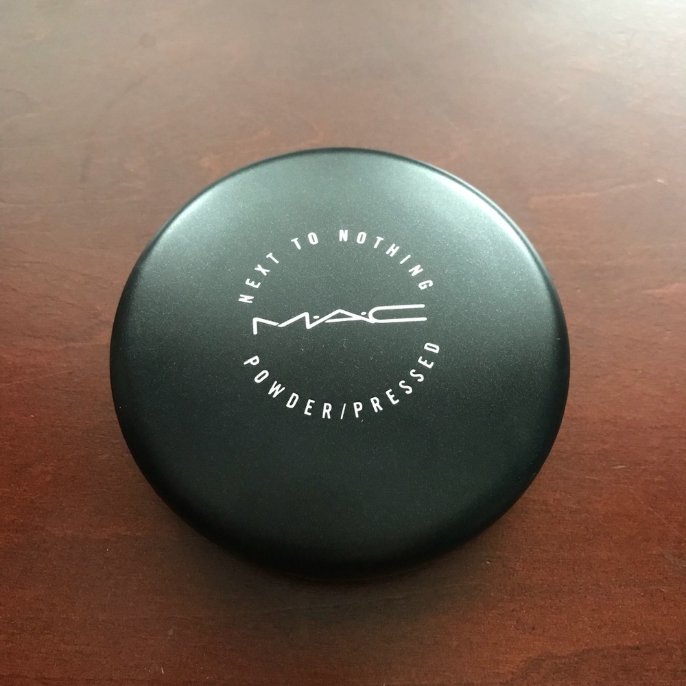 MAC pressed powder color medium dark