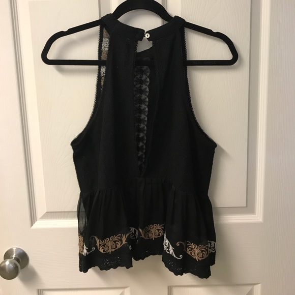 Willy Jays High Neck Lace Detail Tank - Picture 2 of 2